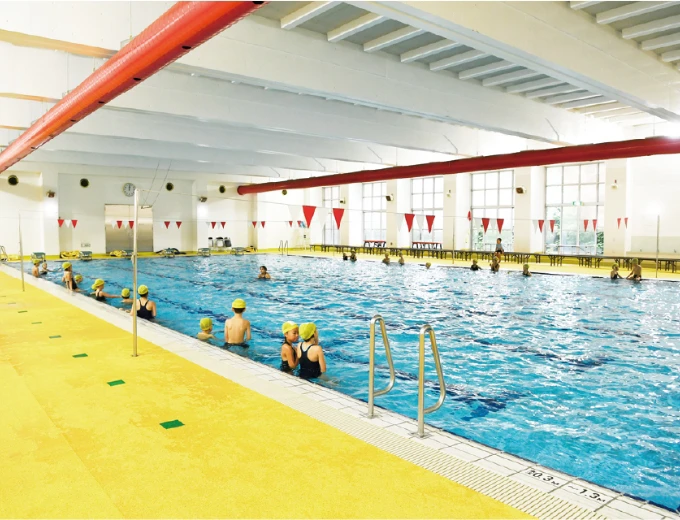 温水プール（体育館地下1階）