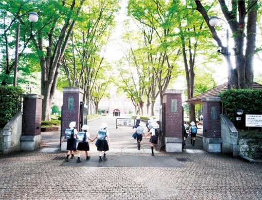 成蹊学園正門