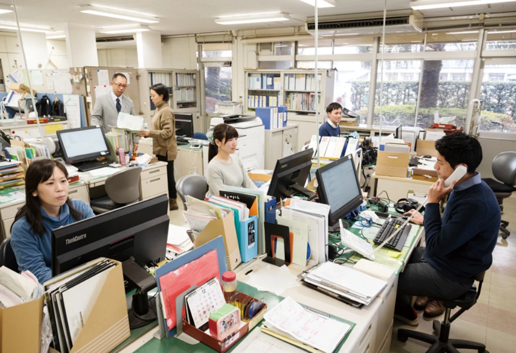 学びの環境を支える事務室