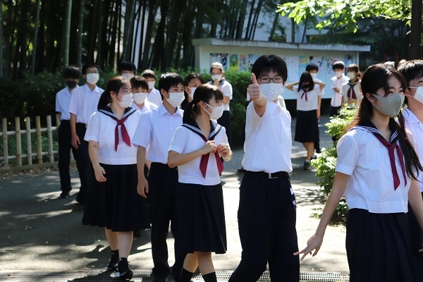 jc  jk 集合写真 パンチラ 2年生・修学旅行の集合写真を紹介します（神奈川校） | 日々輝 ...