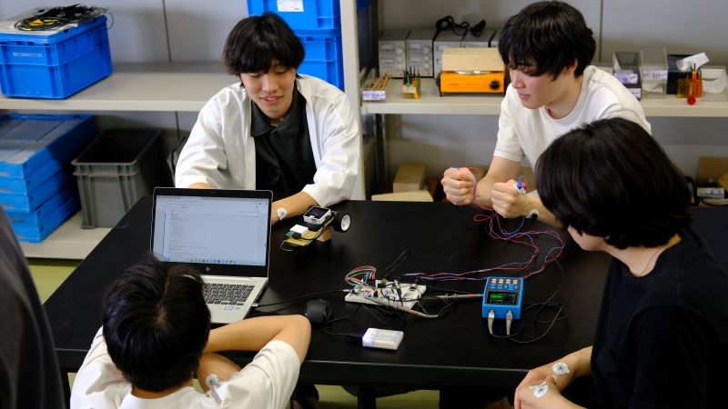 談笑の様子