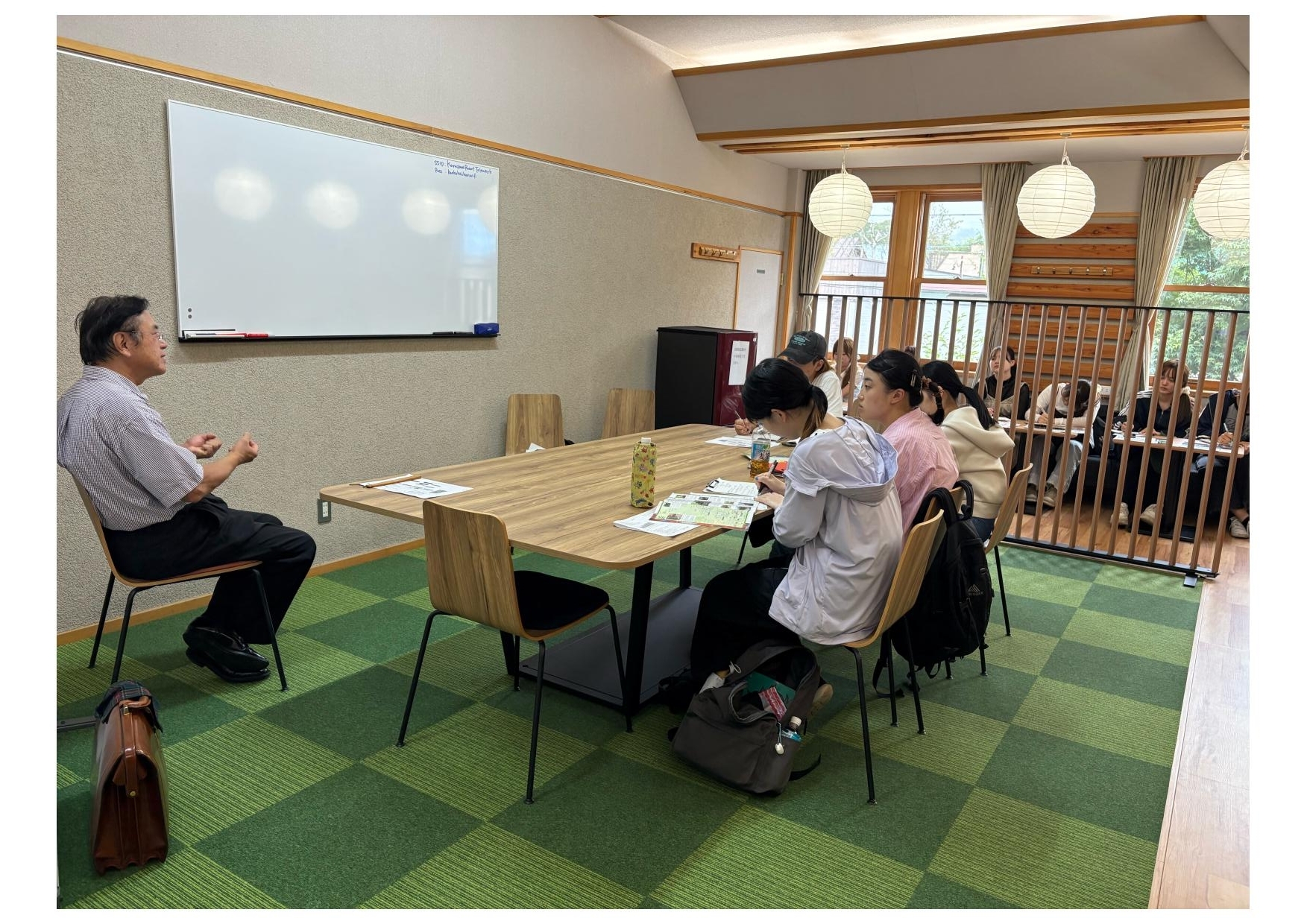 軽井沢で国内フィールドスタディに取り組む学生たち