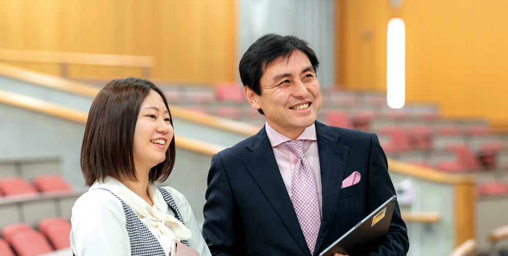 塩澤 一洋 教授 / 法律学科 3年　市村 瑞葵 さん